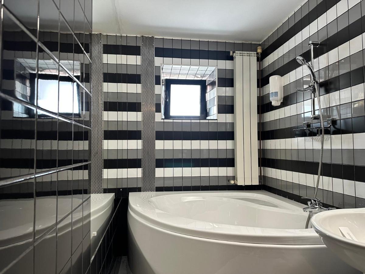 Nerva Traian Studio Apartment Bucharest Exterior photo